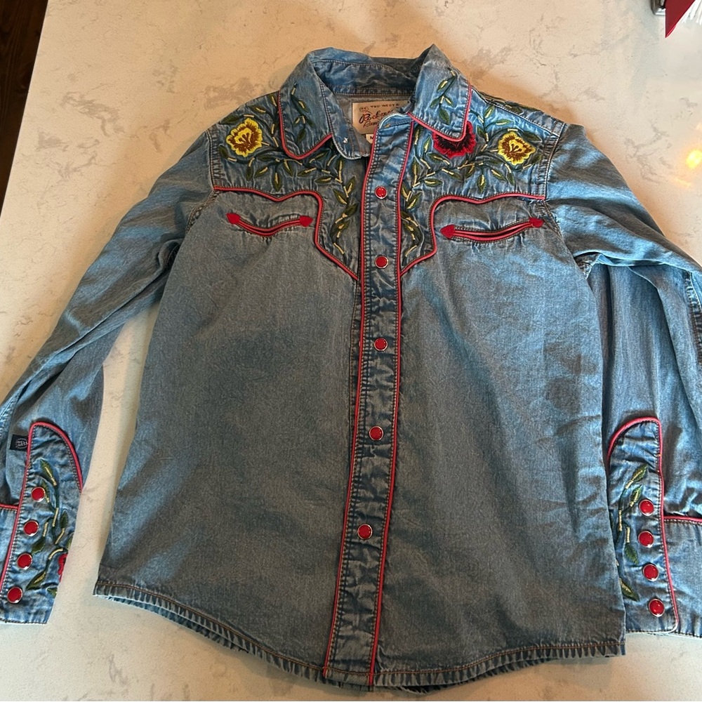 Brand new never worn; authentic Rockmount Ranchwear snap button embroidered